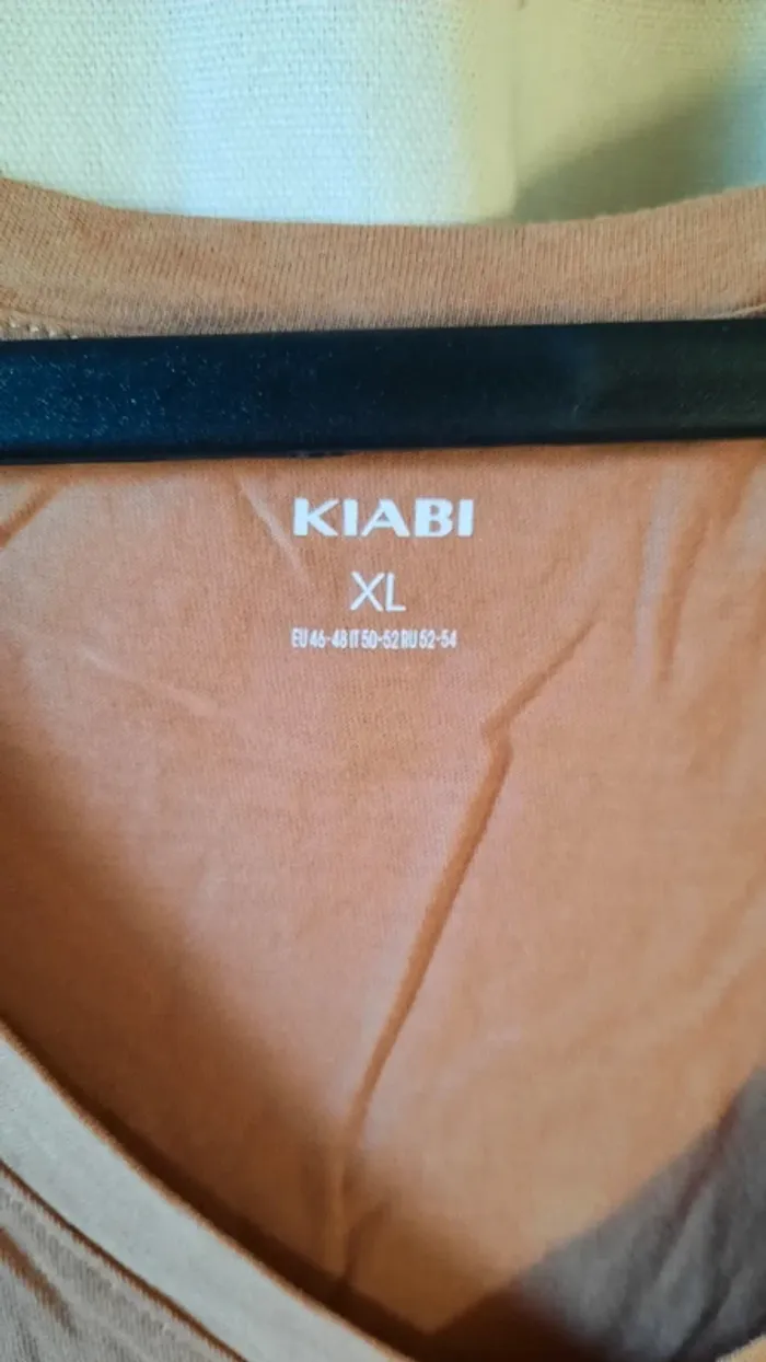 T-shirt col v - photo numéro 2