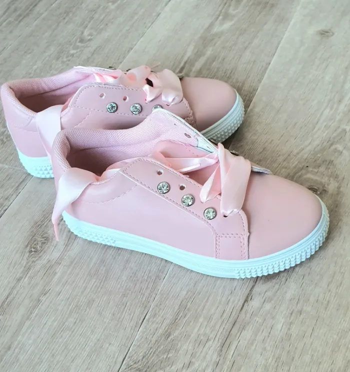 Baskets roses taille 31 Neuves - lacets rubans