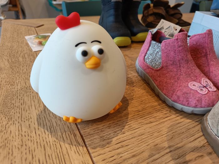 LOT de 7 paires de chaussures bébé + Lampe veilleuse Poule 🐓 + autres - photo numéro 3