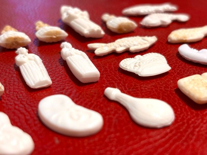 Lot 21 fèves en plastique blanc - photo numéro 2