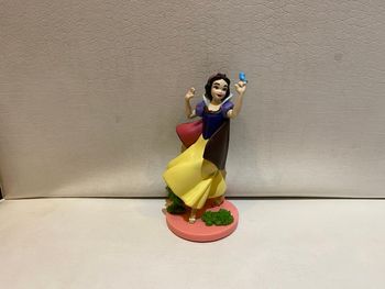 Figurine blanche neige 