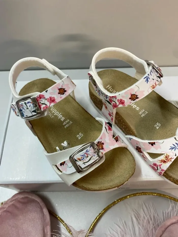 Sandales fleuries fille (neuf) - Taille 25 - photo numéro 2
