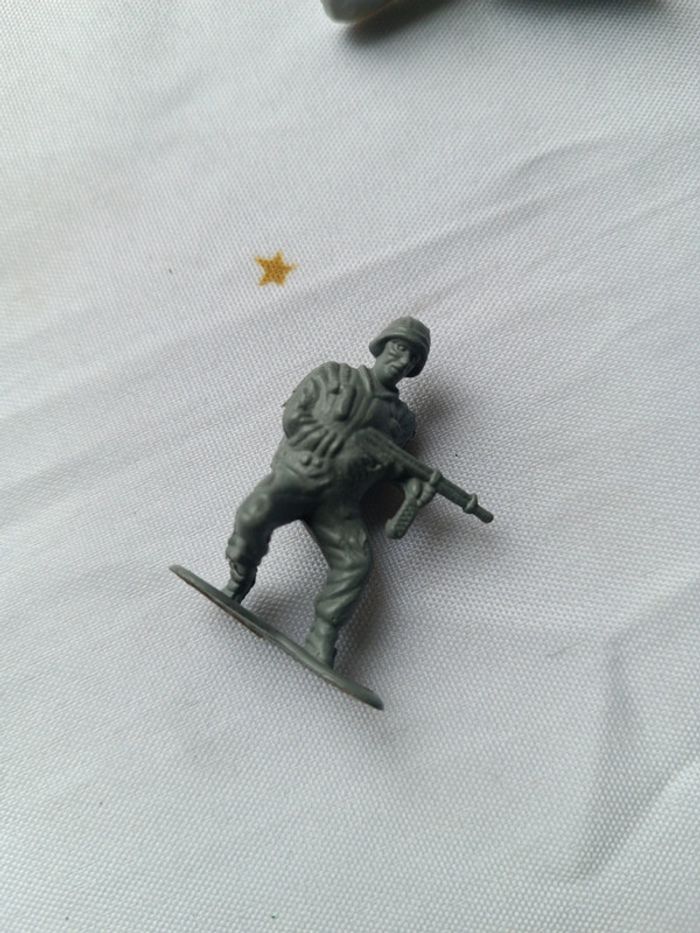 Petit soldat soldier chevalier knight 1995 lm Disney épée fusil argenté silver vert green gris grey - photo numéro 13