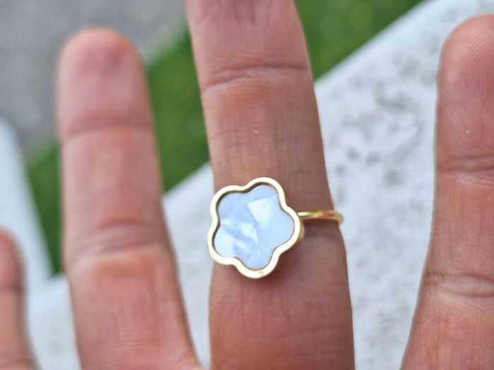 Bague Doré en acier Inoxydable forme de fleur blanche avec du nacre - photo numéro 5