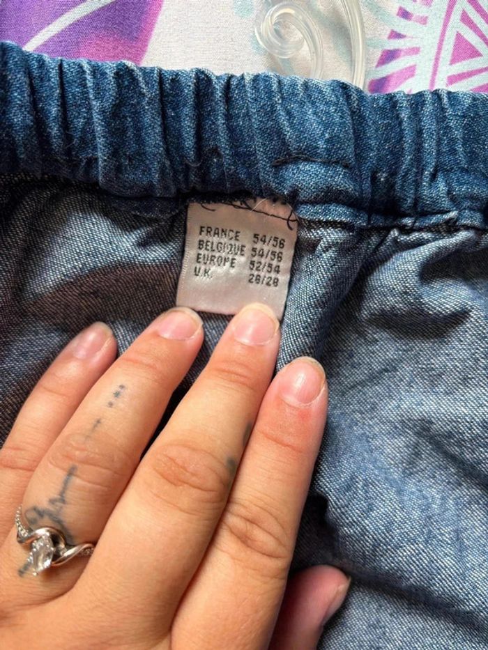 Jupe en jeans brodée fleurie taille 54-56• - photo numéro 4