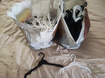 Lots de 123 cintres bébé/enfants (petites tailles)