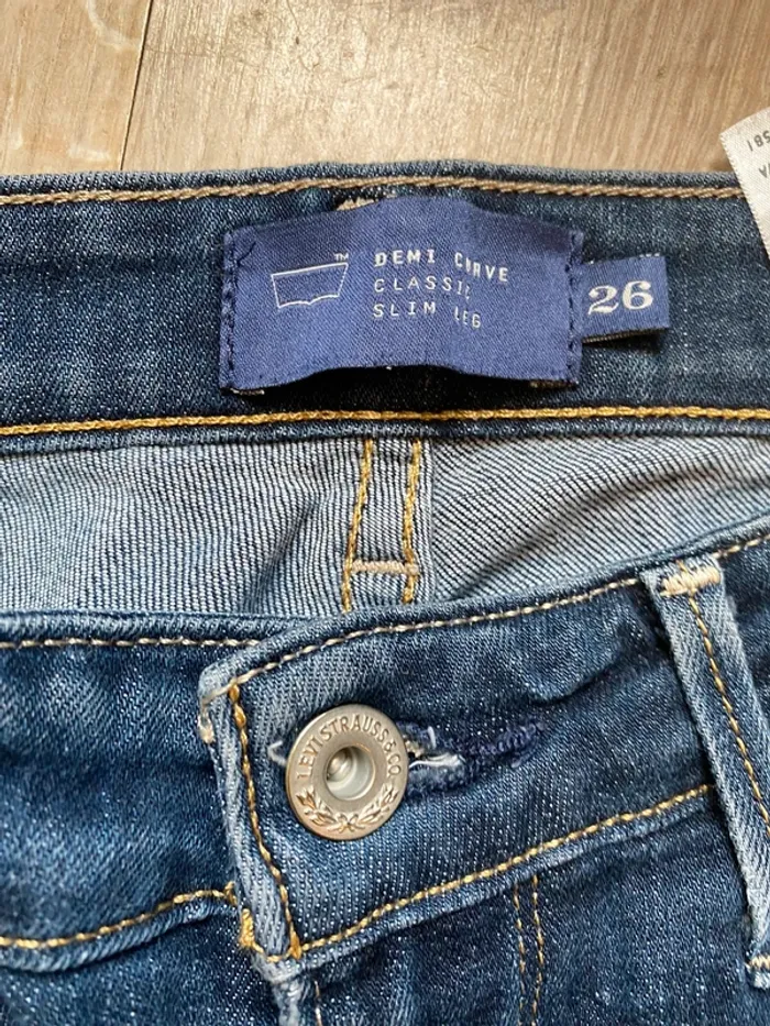 Jean Levi’s bleu taille w26 l32 - photo numéro 3