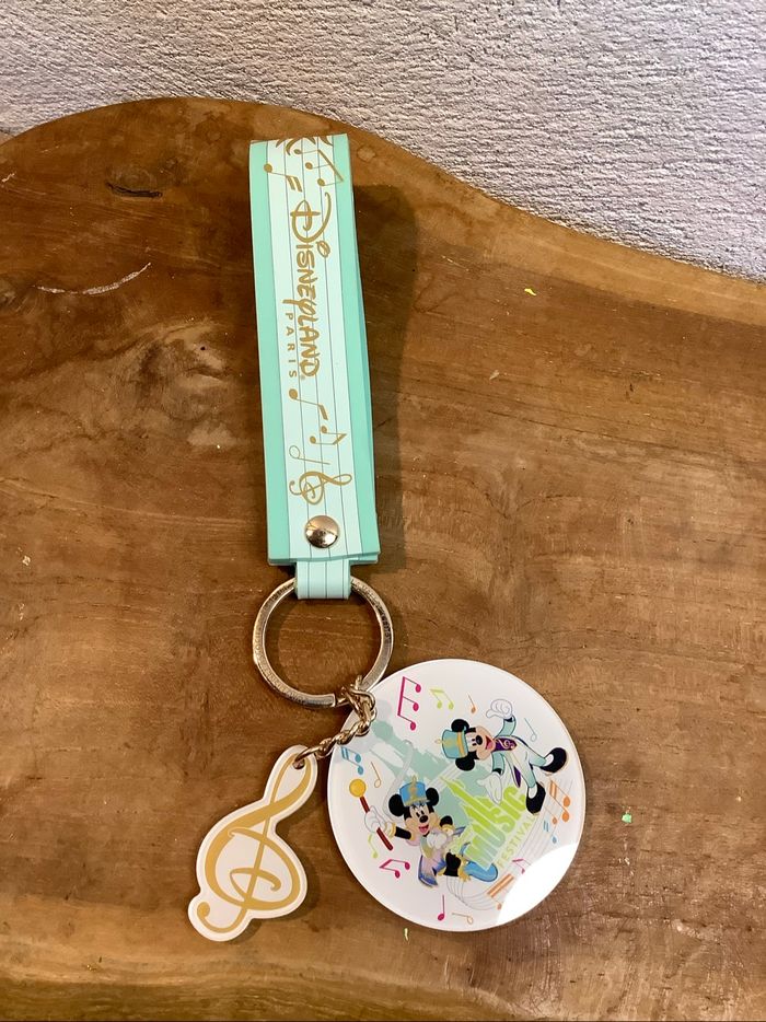 Porte clé Disney musique festival Mickey