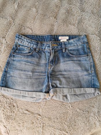 Short fille