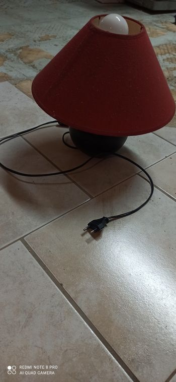 Lampe de chevet rouge et noire