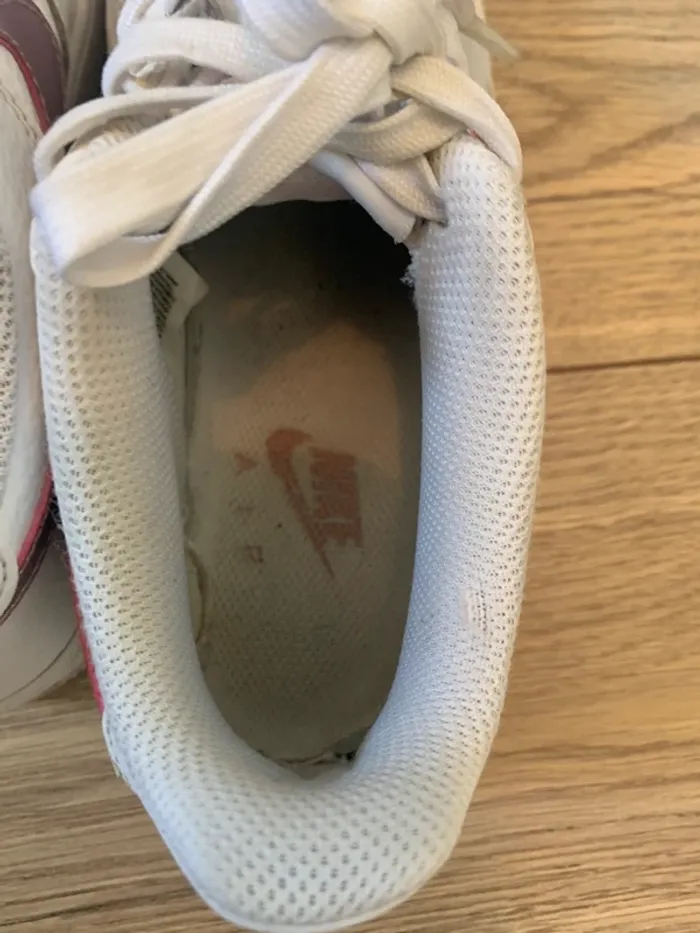 Basket Nike Air Force One blanche et rose Taille 36.5 - photo numéro 5