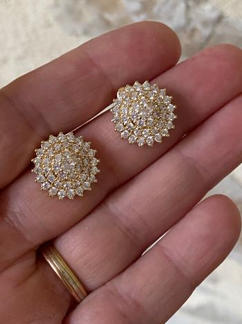 Boucles d’oreilles mariée dorées pavées de strass bijou élégant lumineux 