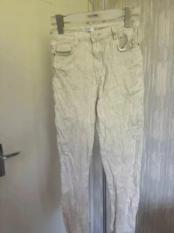 Pantalon chinos taille 36 marque daysie •