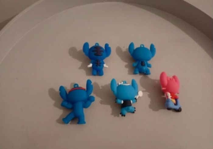 Lot de 5 figurines stitch - photo numéro 4