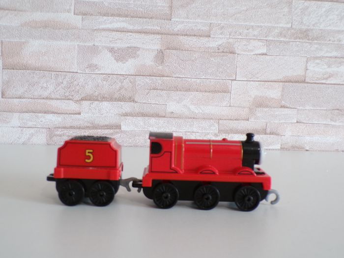 Locomotive - Train - Thomas et ses amis - James (J23) - photo numéro 3