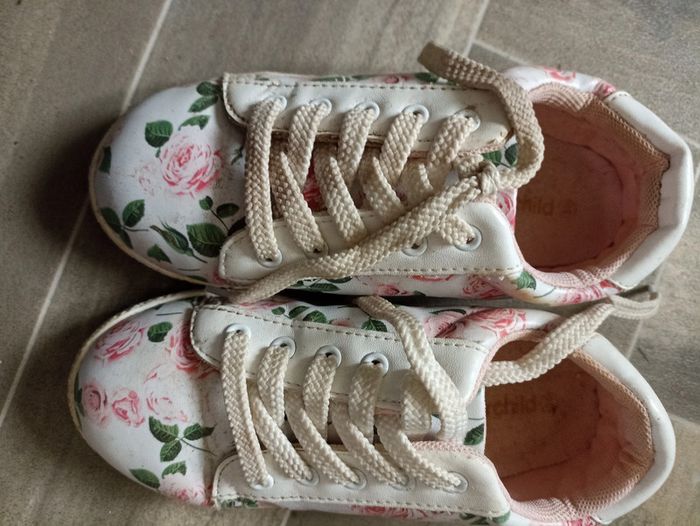 baskets fleurs taille 30 - photo numéro 2
