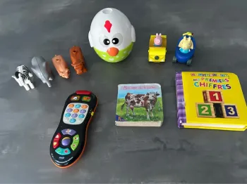 Lot jouets bébé