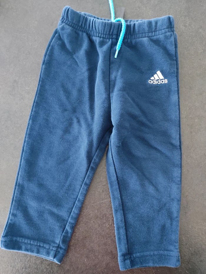 Ensemble jogging Adidas taille 12/18 mois - photo numéro 2