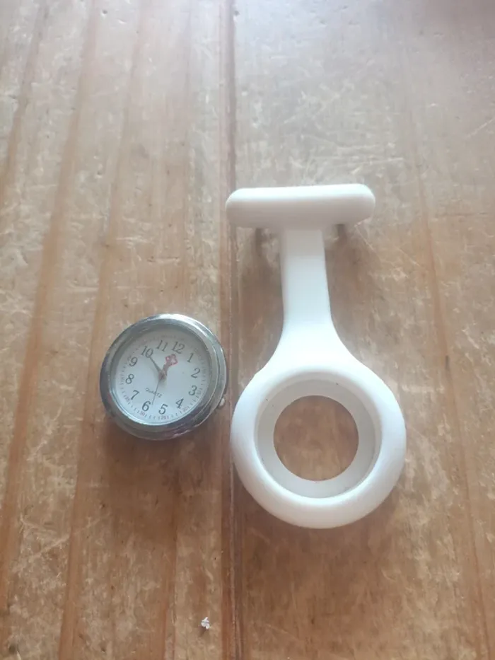 Montre pour infirmière - photo numéro 4
