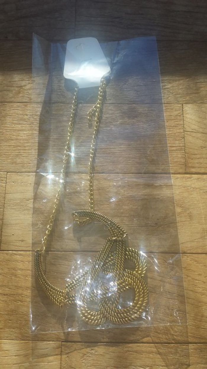 Collier couleur or Neuf - photo numéro 2