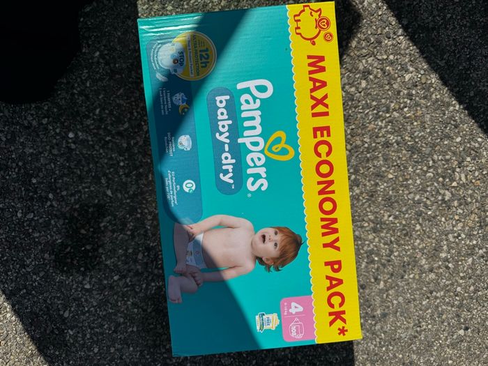 Couches Pampers taille 4