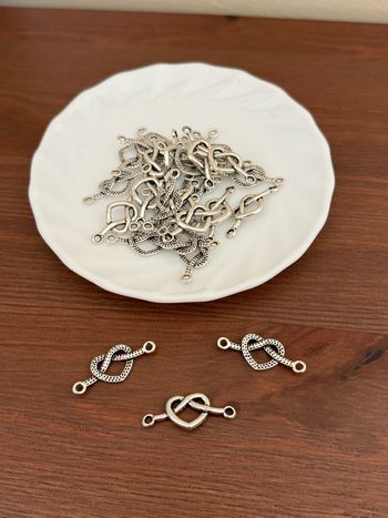 Lot de 27 breloques connecteurs forme cœur - DIY