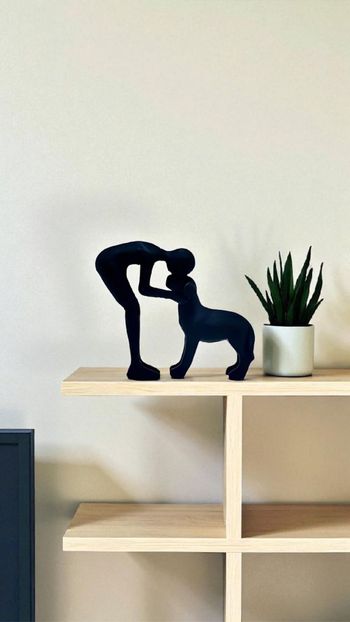 Statue Homme et Chien – Résine noire de qualité