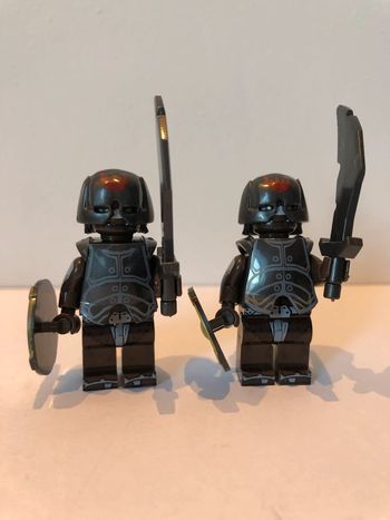 Figurine type lego 2 Orcs le seigneur des anneaux/Hobbit