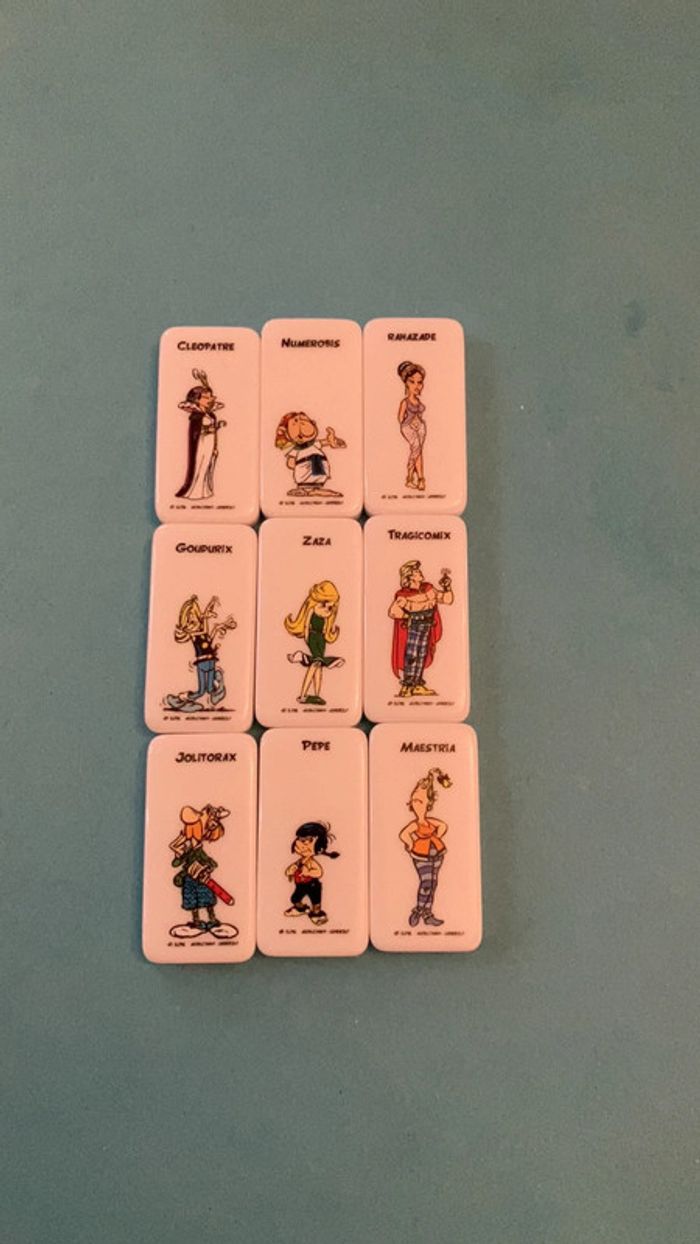 Lot Dominos Astérix. Les Amis du village.