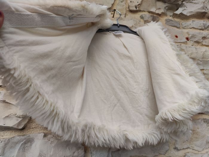 Manteau fourré qui tient chaud 6mois🥵 envoye rapide aujourd'hui ou demain - photo numéro 8