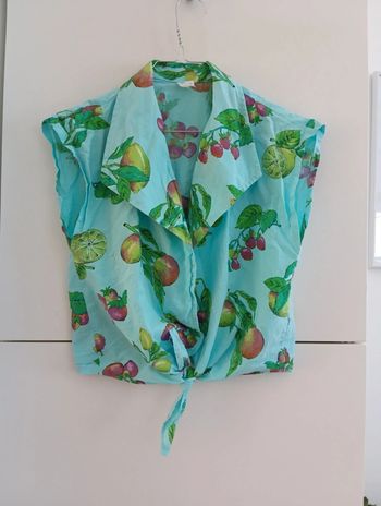 Blouse en coton vintage bleu motifs fruits à nouer