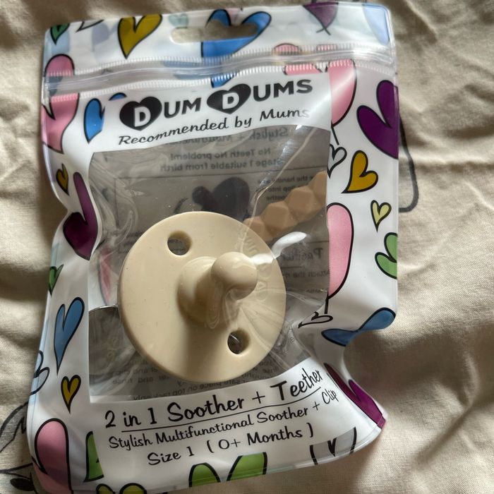 Tetine avec attache tétine dum dums