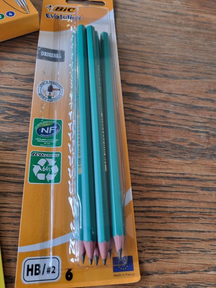 Lot de fournitures scolaires neuf - photo numéro 4