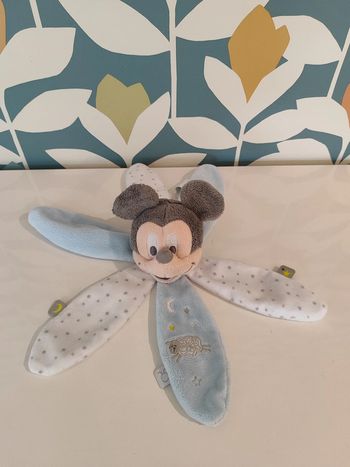 Doudou Mickey pétales fleurs Disney baby
