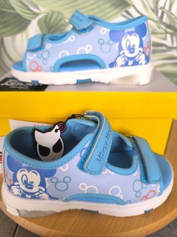 Sandales lumineuse Mickey mouse taille 23