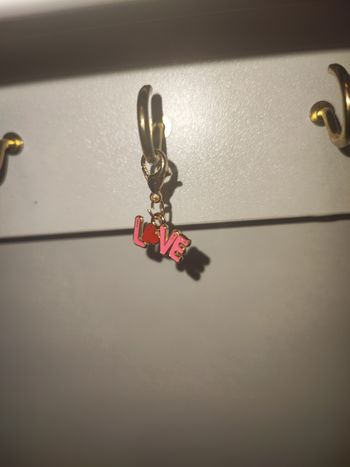 Porte-clé LOVE rose & rouge – Neuf