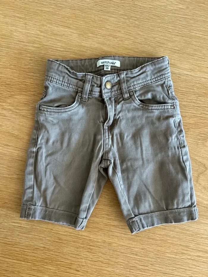Short 4 ans
