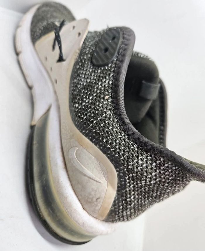 Paire de AirMax
Nike.
Pointure 41. - photo numéro 7