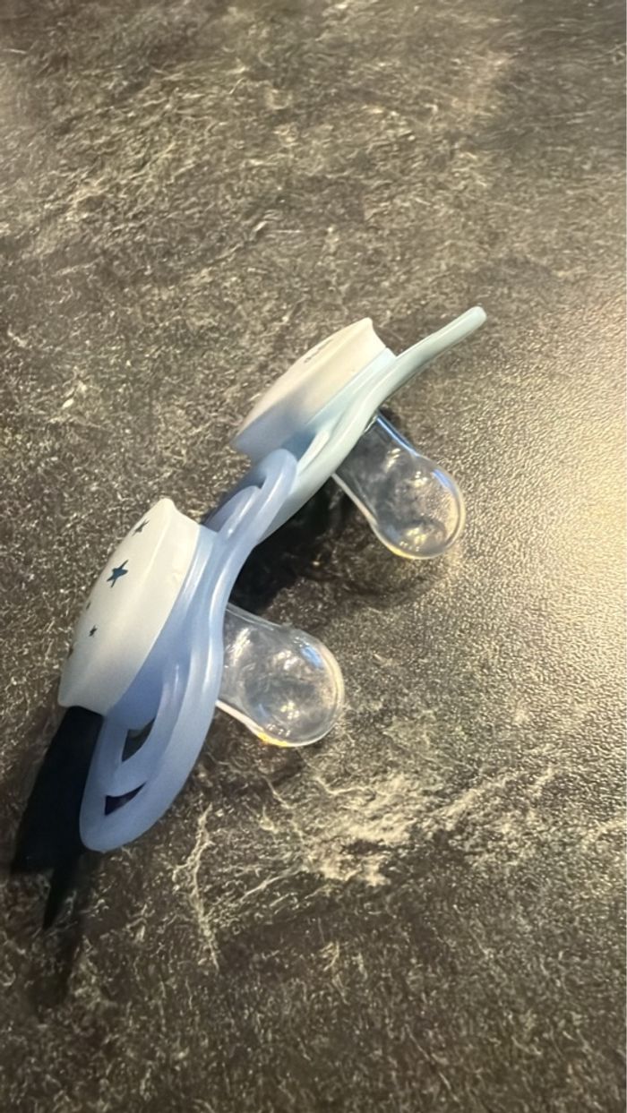 Lot 2 sucettes Dodie Extra forme anatomique 0-6mois