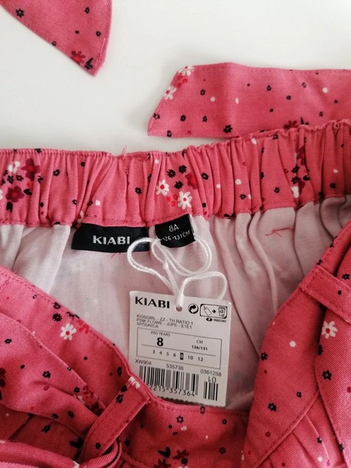 Jupe fleurie 8ans 126.131cm Neuve Étiquetée - photo numéro 2