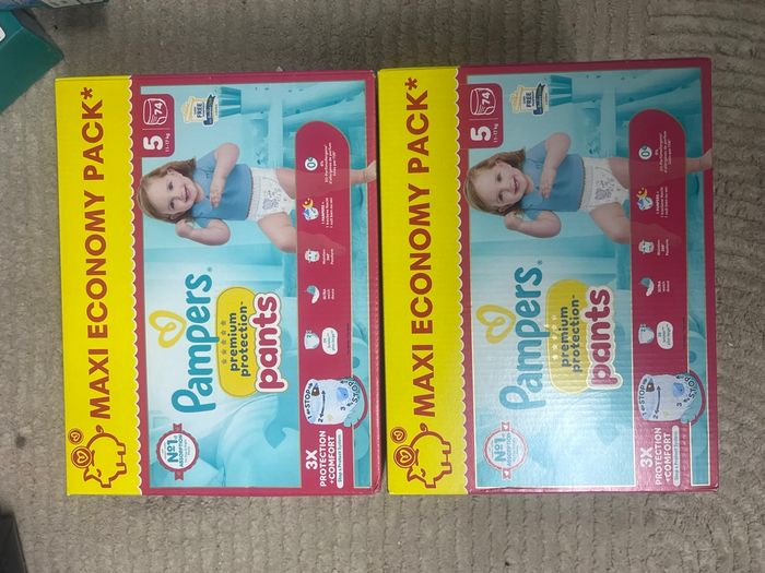 148 couches Pampers taille 5 pants premium protection