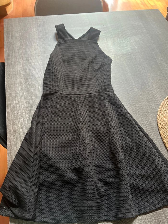 Magnifique, petite robe noire croisées dans le dos - photo numéro 2