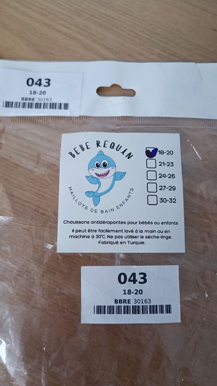 Chaussons de bain Bébé Requin 18-20 - photo numéro 3
