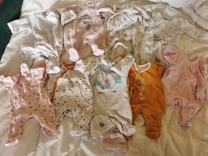 Lot pyjama grenouillère et bodies