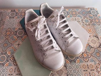 Sneakers baskets stan smith imprimé fantaisie paon