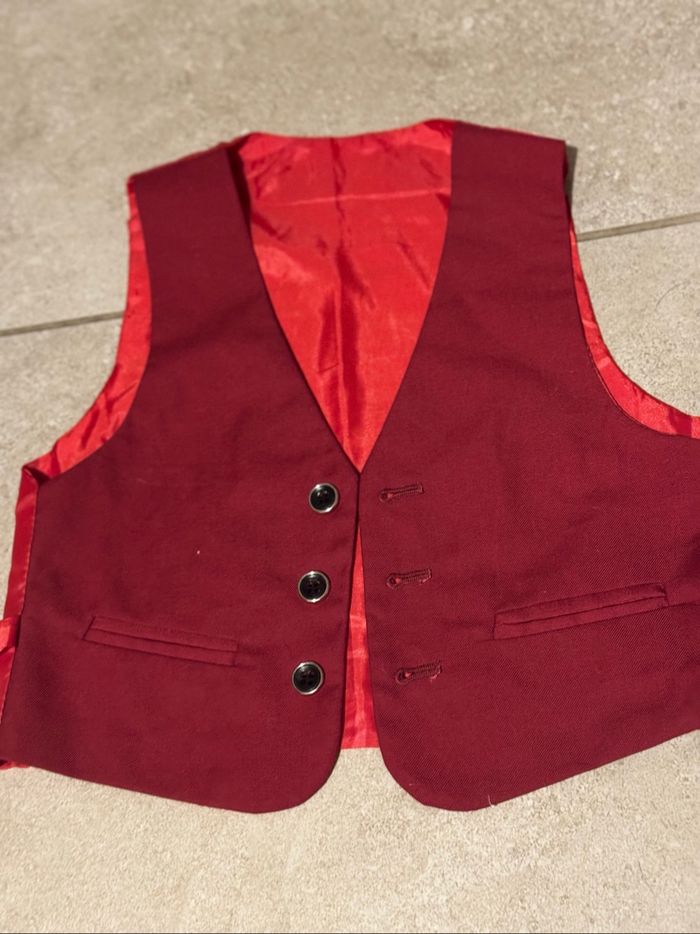 Costume 4 ans rouge bordeaux, 4 pièces avec gilet et épaulettes, parfait pour mariage ou cérémonie ! - photo numéro 6