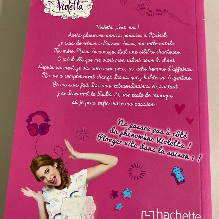 Livre Disney Violetta Toute la saison 1 - photo numéro 2