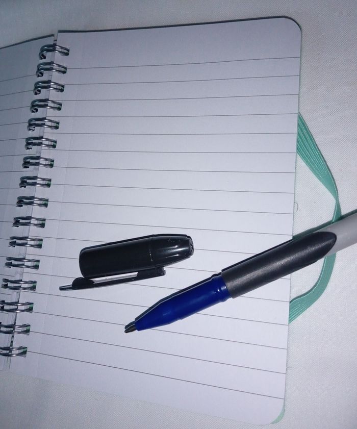 Carnet + autre matériel scolaire - photo numéro 3