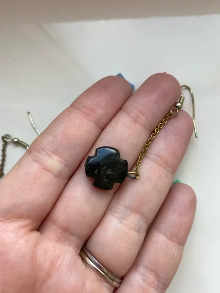 Boucles d’oreilles à perle noire - photo numéro 3
