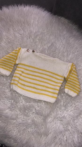 Pull blanc et jaune 6 mois